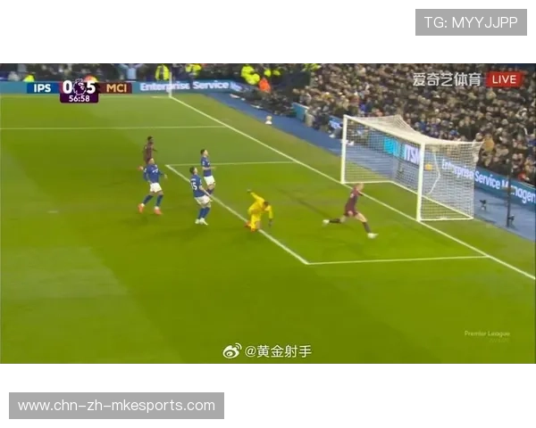 曼城强压对手禁区，多库抽射稍稍高过横梁