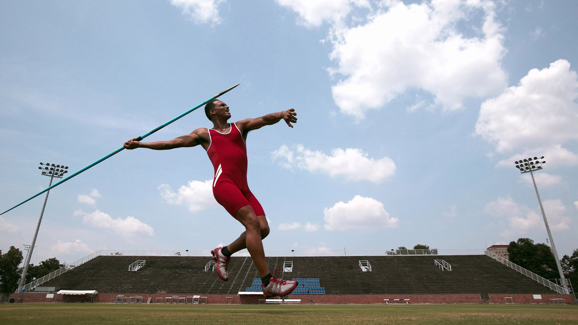 国足失误频发球员数据追踪模型，国足总结失败 低估对手